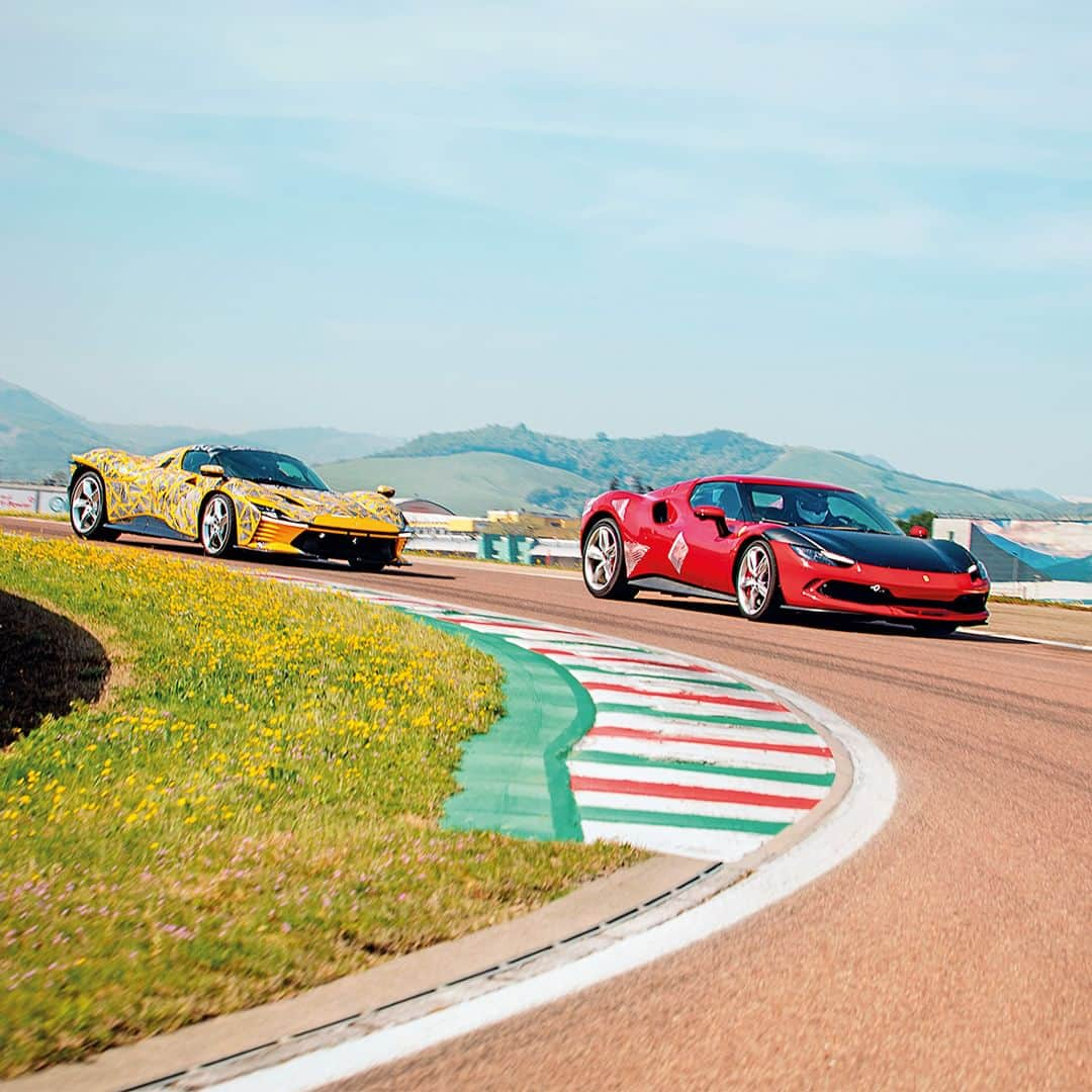 フェラーリさんのインスタグラム写真 - (フェラーリInstagram)「Each and every #Ferrari faces strenuous testing both in the factory and on the road.  Multiple teams of Ferrari experts show up daily to make sure performance standards are met.  Find out more and meet the team at the link.   #DrivingFerrari #FerrariMagazine」9月15日 22時04分 - ferrari