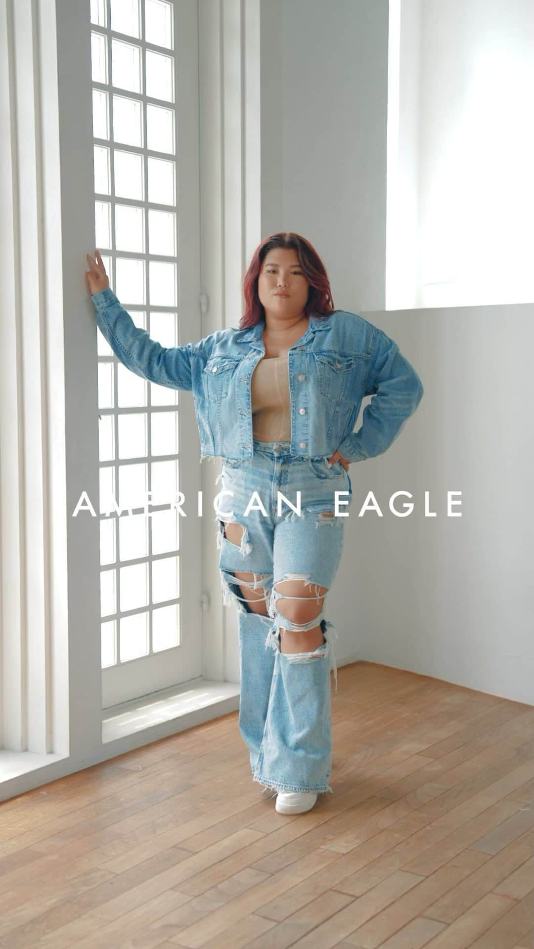 アメリカンイーグルのインスタグラム：「【#AEJeans でエンターテイメントの新たな時代へ】  ダンサー、そしてクリエイターとして幅広く活躍し、新しい時代のエンターテイメントを作り上げるJESSICA💃🏻  柔軟性が高く、超ストレッチが効く #AEJeans があれば、個性溢れるJESSICAのダンススタイルにマッチし、よりキレのあるパフォーマンスを披露することができる👖  様々な活動を通して、どんな時でも履き心地が良くフィットする #AEJeans と共に、新たな時代へ。見たことのない世界を創造していく🤩  #アメリカンイーグル #americaneaglejp #AEJeans #踊れるジーンズ #秋コレクション #HereandNow」