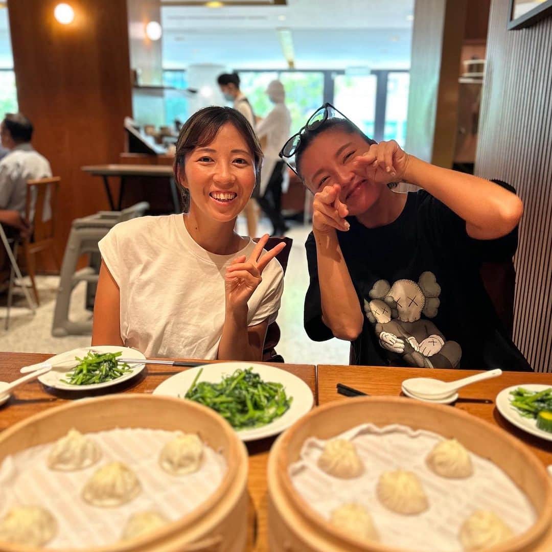 Yuri Sakuraiさんのインスタグラム写真 - (Yuri SakuraiInstagram)「先日まで、 飲食店の勉強と、出店のための市場調査のために、 行っていた台湾！！  9月12日が自分の誕生日ということで、 カフェの仲間 梅沢選手が 今年は、台湾旅行をプレゼントしたい！と言ってくれて、 前々から予約してくれていました！  3日間のスケジュールプランも、 しっかり考えてくれて、 言葉の通じない国でも、 不安を感じることなく、楽しく、 これからの自分たちのお店に活かせるような 学びる貴重な時間を過ごさせてもらいました！  梅沢選手とは、 カフェのメンバーの中で付き合いが1番長く、 カフェを始めて、今日ここに来るまで、 本当に大変なことも多かったですが、 空気をパッと明るく変えてくれる力があり、 梅沢選手の明るさは、 何度もチームを救ってくれました！  そして、MKメンバーで1番、 人想い、チーム想い。  MK CAFEのスタッフや、 周りの関わる方々を輝かせるために動いてくれたり、 普段から自分が映らなくても、 色んな裏側の写真や動画をとってくれて、 その日のうちに素敵な動画を作って プレゼントしてくれたり、 周りの人に喜んで貰いたい！という想いが強く そういうところを仲間として誇りに思います！！  カフェはもちろん、これから新事業も始まり、 チームがより一丸となる必要があるからこそ、 これからも一緒にファイトしていきます！！  梅沢選手、 最高の誕生日プレゼントをありがとう☆  #台湾#出張#文化交流#台北 #ヘアアレンジ #動画クリエイター #鯖バーガー#ハンバーガー #沖縄#沖縄カフェ#沖縄南部カフェ#沖縄観光 #沖縄絶景#沖縄ランチ #沖縄グルメ#海の見えるカフェ#沖縄スイーツ #沖縄ハンバーガー#沖縄旅行#沖縄旅#沖縄土産 #瀬長島#ウミカジテラス#瀬長島ウミカジテラス #𝗆𝗄𝖼𝖺𝖿𝖾#𝗈𝗄𝗂𝗇𝖺𝗐𝖺#𝗎𝗆𝗂𝗄𝖺𝗃𝗂𝗍𝖾𝗋𝗋𝖺𝖼𝖾#𝗈𝗄𝗂𝗇𝖺𝗐𝖺𝗅𝗂𝖿𝖾 #cafe」9月15日 22時11分 - yuri_sakuraiii