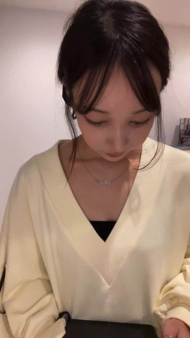 西もなかのインスタグラム：「⠀ Autumn Collection Vol.3⠀ 商品紹介・コーディネート提案インスタライブです♡⠀ ⠀ 9/13 ~ 9/17(日)23:59 までの⠀ 5日間販売を行っております、⠀ ⠀ ☑︎Vネックリボンスウェット⠀ ☑︎フロントリボンカーディガン⠀ ☑︎ロングボトムス⠀ ⠀ のご紹介とコーディネートのご提案をしてみました♡⠀ ご参考になれば嬉しいです🫶🏻」