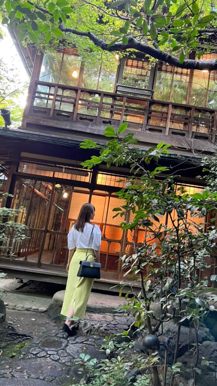 澤田愛美のインスタグラム：「.   #夏休みの思い出   こちらは京都🌿   @salon_de_kanbayashi   素敵な建物でお庭を見ながら 五段重のアフタヌーンティーを頂きました🕊️  .   #サロンドカンバヤシ #アフタヌーンティー #京都 #京都観光 #夏休み #アナウンサー」