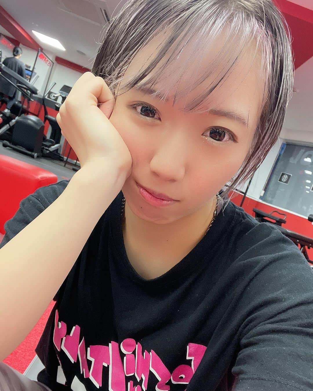 松井珠紗のインスタグラム：「昨日今日とJOYFIT24三鷹店でトレーニング🏋️‍♀️ しっかり厳しく見て頂きまして、小鹿のようにプルプルしました🦌⸝⋆  これからも頑張るぞー！  #awgjoyfit部  #joyfit24三鷹店」