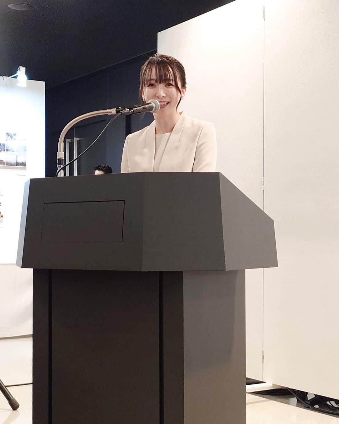 紗々さんのインスタグラム写真 - (紗々Instagram)「本日は「東京カメラ部2023写真展 in Hikarie」レセプションの司会を担当させていただきました🎤✨  4年ぶりの盛大なレセプションの開催となりました！  今回からは写真だけではなく、動画部門も拡大し、さらに「カメラがある暮らしをもっと楽しく」という、東京カメラ部さんの目指す世界が広がりました📷  素晴らしい作品を是非、渋谷ヒカリエ9FヒカリエホールAにて！  【開催日】9/15(金)〜9/18(月・祝) https://tokyocameraclub.com/special/exhibition_2023/  今日は新しいスーツの初陣で！ 時間があったから、ヘアセットに行ってまして🤭 気持ちよく喋れました♫  大切なレセプションにお声がけいただき、本当にありがとうございました（*>人<）✨  #東京カメラ部 #東京カメラ部2023写真展 #愛おしきこの世界 #ヒカリエホール #渋谷ヒカリエ #司会 #tokyocameraclub #photoexhibition #hikarie」9月15日 22時27分 - 03sasa03