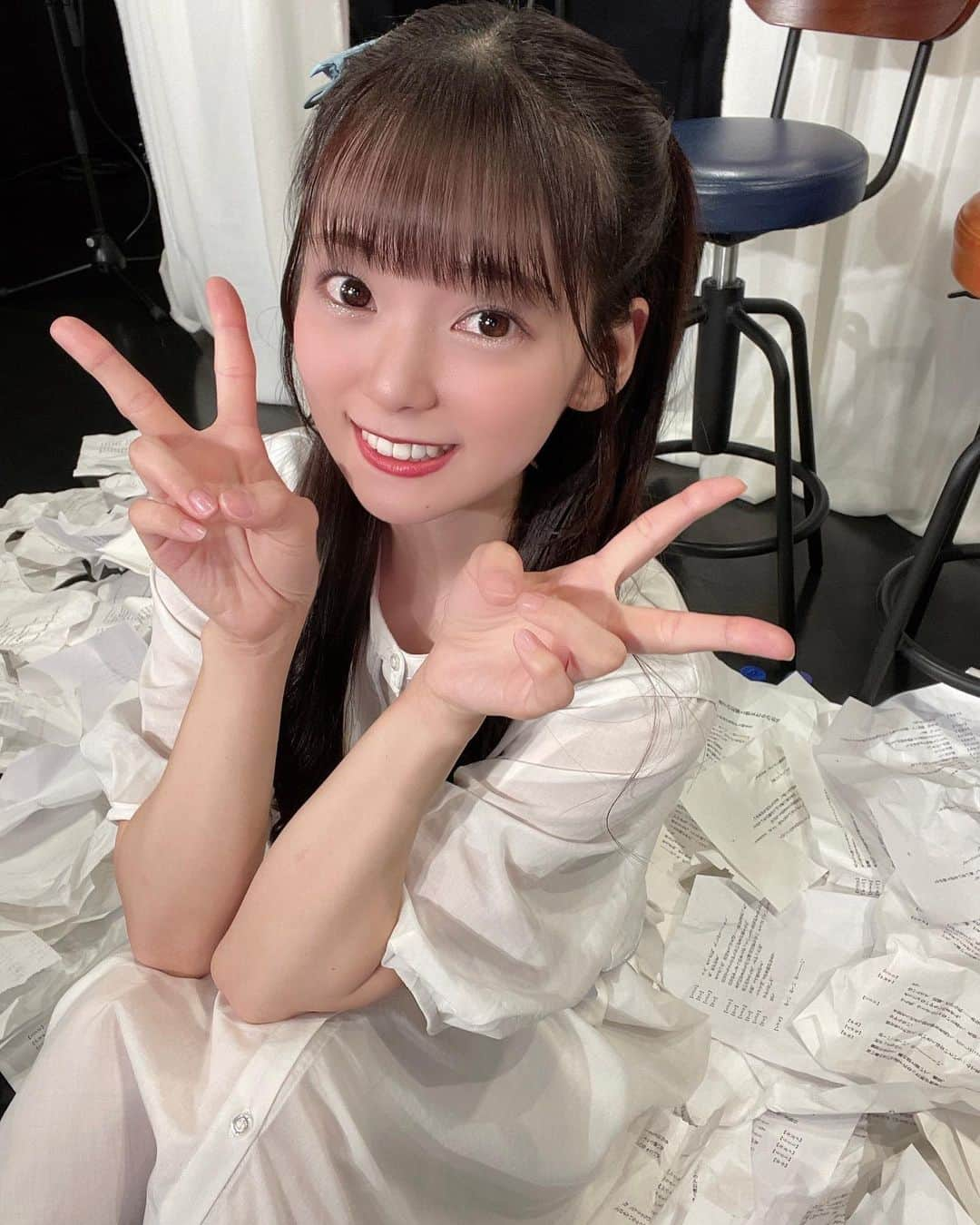 白石真菜のインスタグラム：「#灰桜色メモリー 🌸  本日、無事千秋楽をむかえました！ 稽古期間からみんなでストーリーの理解を深め合ったり、皆さんから役に対してたくさんの助言をいただくことができ、短い間ではありましたが、とても楽しくて幸せな時間を過ごすことができました。  心に残る素敵なおはなしでこれからもずっと忘れることはないだろうなと思います。  またいつかイズモちゃんに会えますように💭  ありがとうございました！  イズモ役 / 白石真菜   #キミに贈る朗読会」