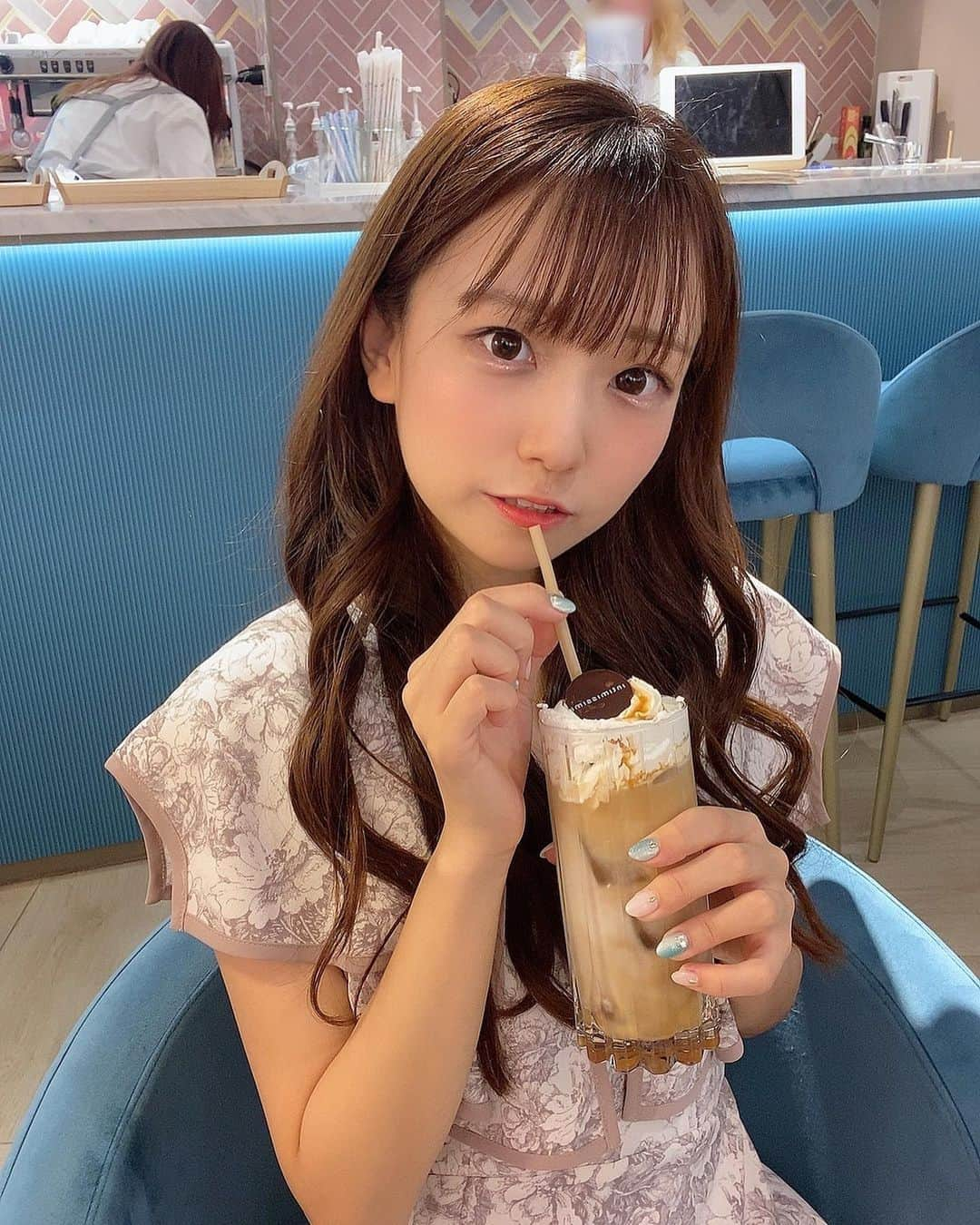 宮脇彩花のインスタグラム：「♡  このカフェとってもおしゃれでかわいかったーー☕️♡  そろそろみんなに 甘い飲み物好きなのバレそう＾＾笑  #地下アイドル #カフェ巡りコーデ #アイドルコーデ #渋谷カフェランチ #渋谷カフェ☕️ #アイドルヘアー #バニクル #bunnylacrew」