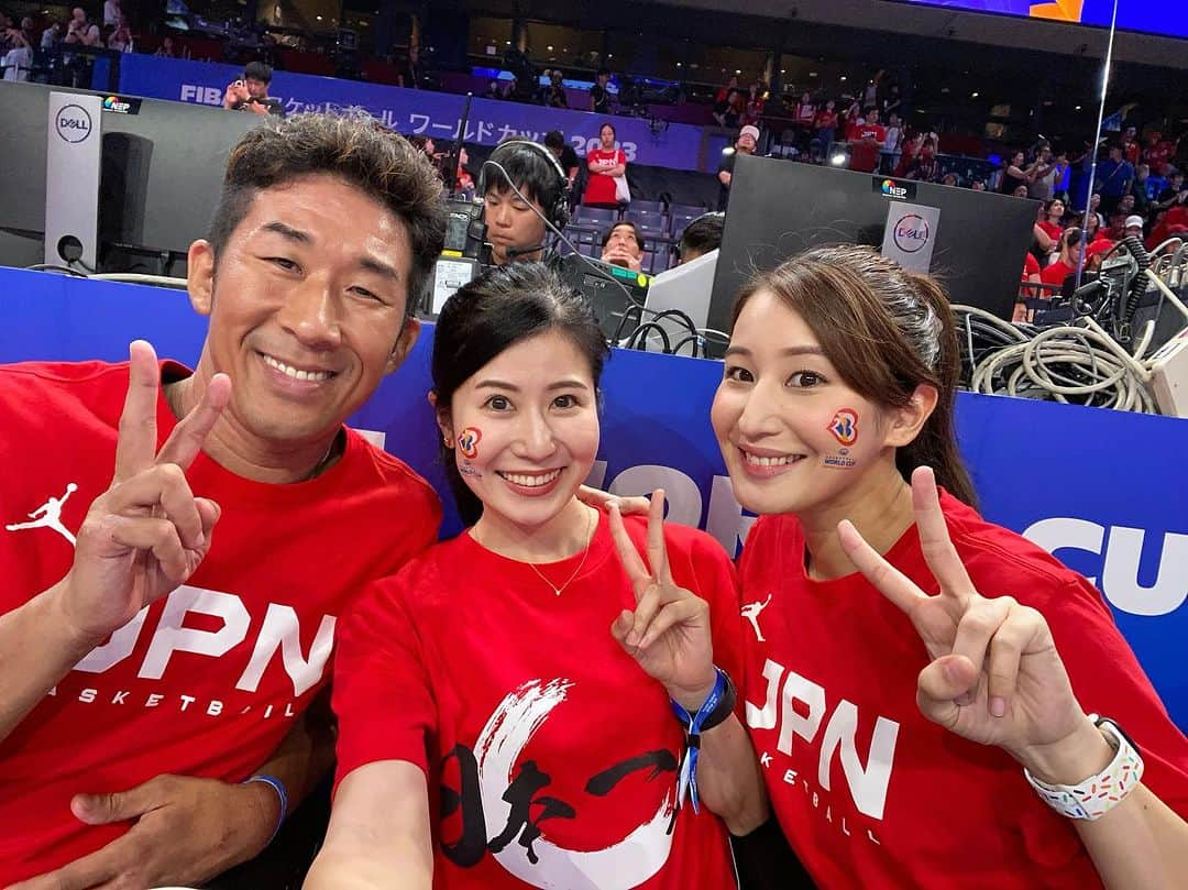 長嶺花菜さんのインスタグラム写真 - (長嶺花菜Instagram)「🏀 【長嶺花菜のキングス女子部】 コラム更新しました！  今回は、FIBAバスケットボールワールドカップ2023 観戦レポート♪そして、皆さんにご報告も♡  なんと沖縄アリーナで、 バスケ大好き芸人　麒麟の田村さんに お会いできました☺️  田村さんの「よし！いける！！」 「大丈夫！大丈夫！いいよ！ここから！！」と 日本代表を鼓舞する熱い声援に私も燃えました！  田村さんのバスケ熱を近くで感じられたー🥹  「今度、キングストークもしましょう！」と約束も してくださいました！嬉しすぎる❣️ とても気さくで素敵な方でした😍🏀  コラムは、「OKITIVEキングス女子部」で検索してね！ 是非ご覧ください☺️  @otv_yutan   コラムを読んでクイズに答えると キングス観戦チケットが当たります！　　  🎁プレゼント内容🎁  キングスVS台北富邦ブレーブス ペアチケット5組10名さま  応募〆切:9月15日（金）23:59まで」9月15日 22時52分 - kana_nagamine