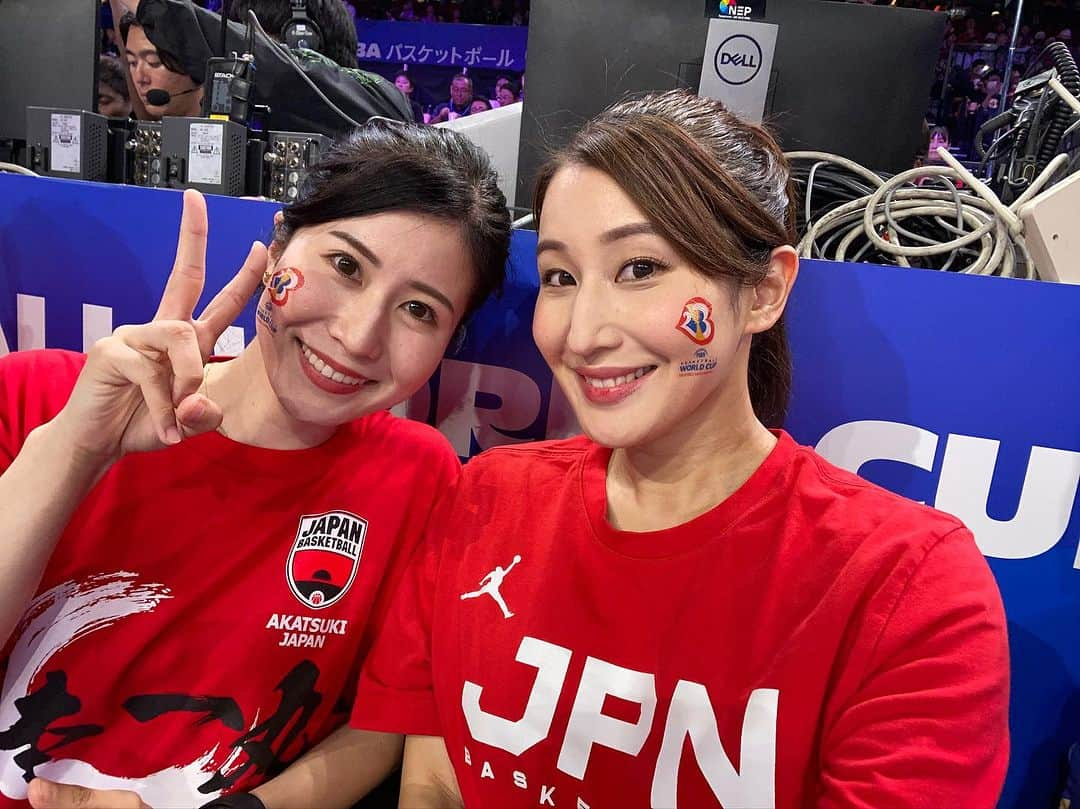 長嶺花菜さんのインスタグラム写真 - (長嶺花菜Instagram)「🏀 【長嶺花菜のキングス女子部】 コラム更新しました！  今回は、FIBAバスケットボールワールドカップ2023 観戦レポート♪そして、皆さんにご報告も♡  なんと沖縄アリーナで、 バスケ大好き芸人　麒麟の田村さんに お会いできました☺️  田村さんの「よし！いける！！」 「大丈夫！大丈夫！いいよ！ここから！！」と 日本代表を鼓舞する熱い声援に私も燃えました！  田村さんのバスケ熱を近くで感じられたー🥹  「今度、キングストークもしましょう！」と約束も してくださいました！嬉しすぎる❣️ とても気さくで素敵な方でした😍🏀  コラムは、「OKITIVEキングス女子部」で検索してね！ 是非ご覧ください☺️  @otv_yutan   コラムを読んでクイズに答えると キングス観戦チケットが当たります！　　  🎁プレゼント内容🎁  キングスVS台北富邦ブレーブス ペアチケット5組10名さま  応募〆切:9月15日（金）23:59まで」9月15日 22時52分 - kana_nagamine