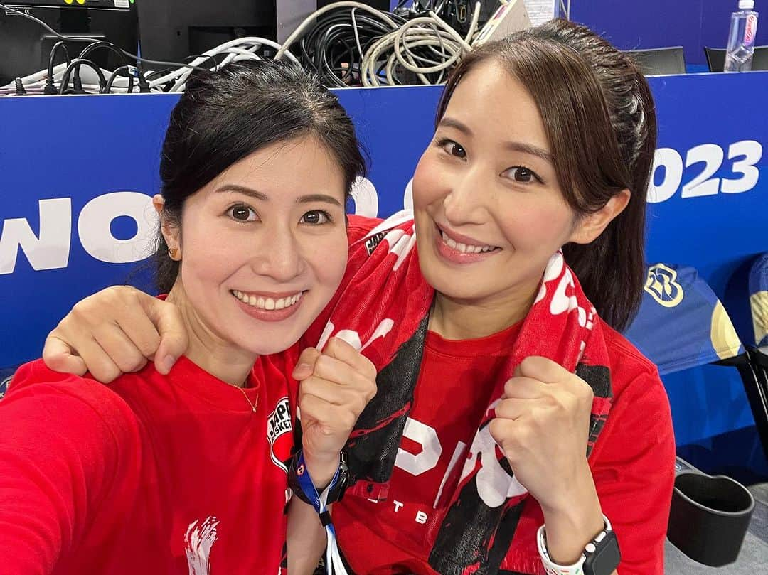 長嶺花菜さんのインスタグラム写真 - (長嶺花菜Instagram)「🏀 【長嶺花菜のキングス女子部】 コラム更新しました！  今回は、FIBAバスケットボールワールドカップ2023 観戦レポート♪そして、皆さんにご報告も♡  なんと沖縄アリーナで、 バスケ大好き芸人　麒麟の田村さんに お会いできました☺️  田村さんの「よし！いける！！」 「大丈夫！大丈夫！いいよ！ここから！！」と 日本代表を鼓舞する熱い声援に私も燃えました！  田村さんのバスケ熱を近くで感じられたー🥹  「今度、キングストークもしましょう！」と約束も してくださいました！嬉しすぎる❣️ とても気さくで素敵な方でした😍🏀  コラムは、「OKITIVEキングス女子部」で検索してね！ 是非ご覧ください☺️  @otv_yutan   コラムを読んでクイズに答えると キングス観戦チケットが当たります！　　  🎁プレゼント内容🎁  キングスVS台北富邦ブレーブス ペアチケット5組10名さま  応募〆切:9月15日（金）23:59まで」9月15日 22時52分 - kana_nagamine