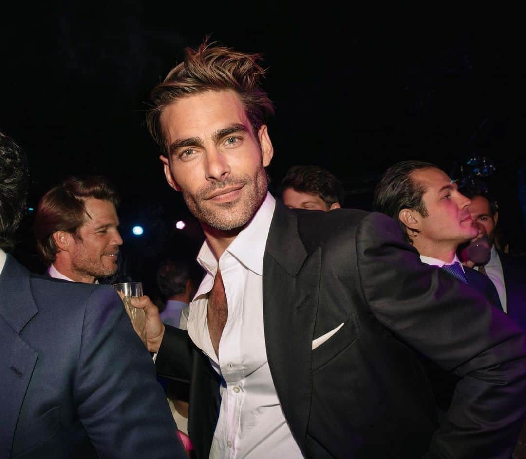 ジョン・コルタジャレナさんのインスタグラム写真 - (ジョン・コルタジャレナInstagram)「👋🏼」9月15日 22時56分 - jonkortajarena