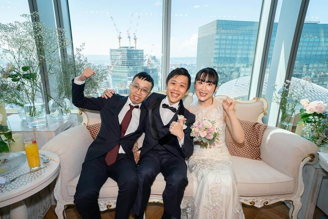 The 33 Sense of Weddingさんのインスタグラム写真 - (The 33 Sense of WeddingInstagram)「*** 空が広がる披露宴会場🪽  The33の披露宴会場は 壁一面に景色が広がっています🏙️  差し込む自然光が会場を明るくし 地上160mからの大阪の景色を ゲストの皆様に楽しんでいただけます✨  — 地上160mの天空ウェディング🕊  ブライダルフェアのご予約は 【@the_33_sense_of_wedding 】の プロフィール【URL】より✔️  —  #the33senseofwedding #ザサーティースリー #梅田結婚式場 #大阪結婚式 #結婚式梅田  #結婚式場大阪#プレ花嫁 #式場見学 #結婚式場探し#結婚式準備#プレ花嫁 #式場見学 #結婚式場探し#結婚式準備#ウェディング#wedding」9月15日 22時58分 - the_33_sense_of_wedding