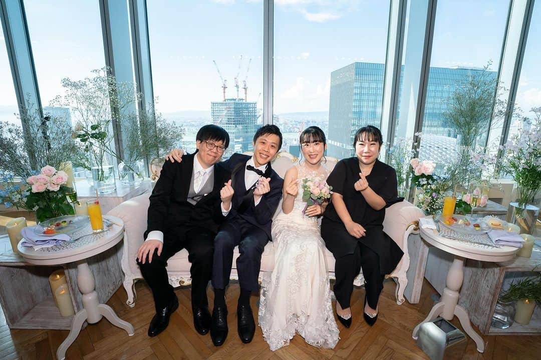 The 33 Sense of Weddingさんのインスタグラム写真 - (The 33 Sense of WeddingInstagram)「*** 空が広がる披露宴会場🪽  The33の披露宴会場は 壁一面に景色が広がっています🏙️  差し込む自然光が会場を明るくし 地上160mからの大阪の景色を ゲストの皆様に楽しんでいただけます✨  — 地上160mの天空ウェディング🕊  ブライダルフェアのご予約は 【@the_33_sense_of_wedding 】の プロフィール【URL】より✔️  —  #the33senseofwedding #ザサーティースリー #梅田結婚式場 #大阪結婚式 #結婚式梅田  #結婚式場大阪#プレ花嫁 #式場見学 #結婚式場探し#結婚式準備#プレ花嫁 #式場見学 #結婚式場探し#結婚式準備#ウェディング#wedding」9月15日 22時58分 - the_33_sense_of_wedding