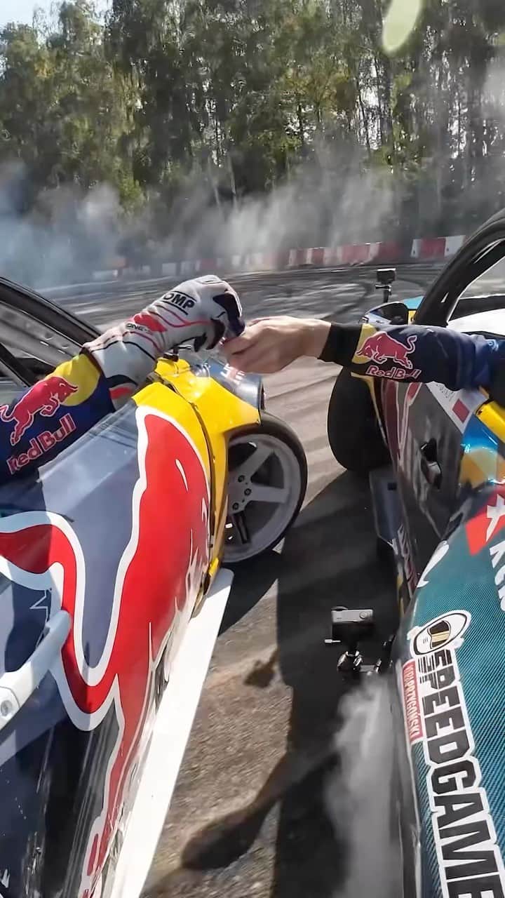 レッドブルのインスタグラム：「these delivery services are getting crazy 😮‍💨  💨: @kuba_przygonski & @conorshanahan79  #redbull #givesyouwiiings #racing #drifting #motorsports」