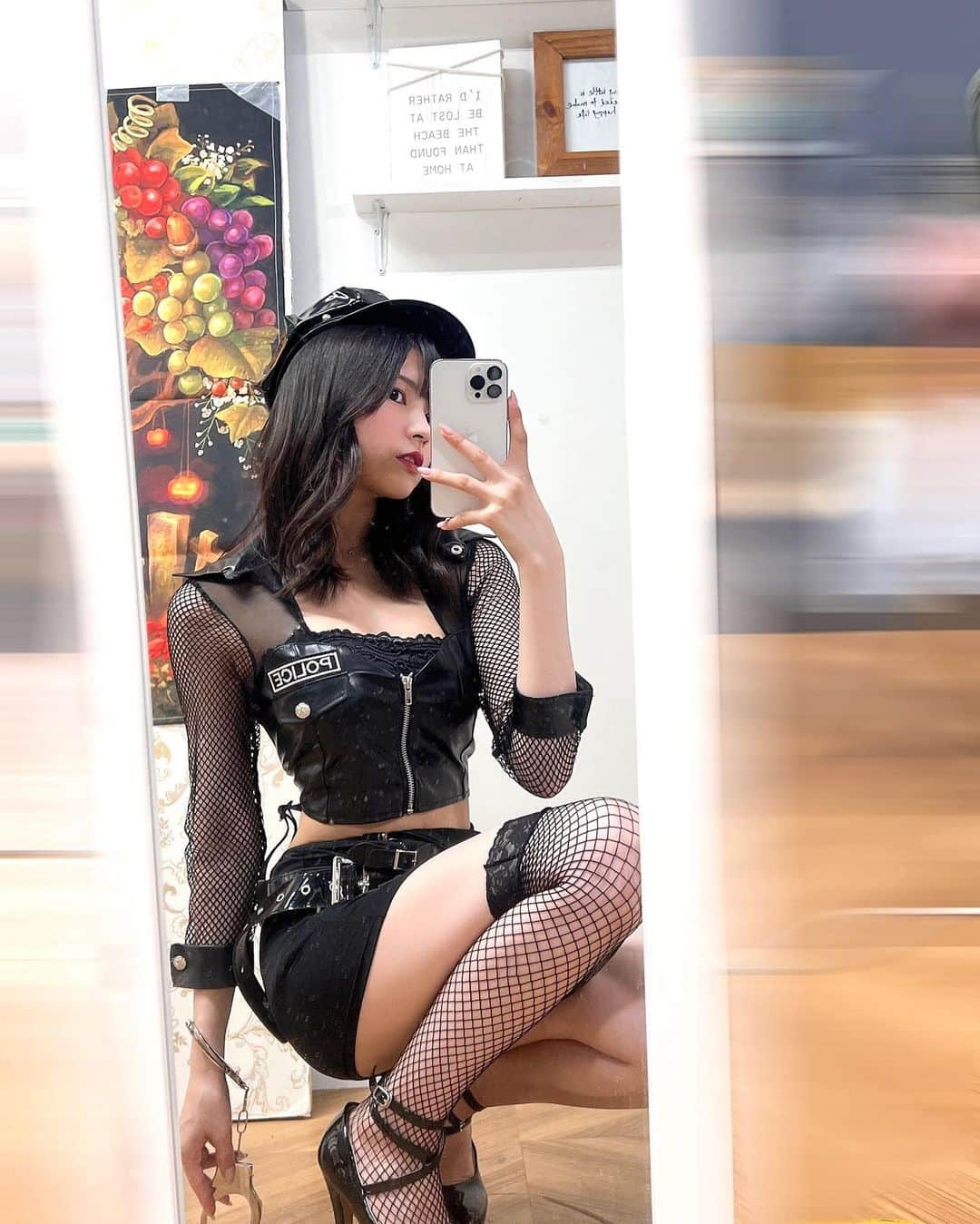 宇咲のインスタグラム：「早めなHalloweenもいい？🖤 久々ポリス . . . #アイドル #idol #ハロウィン #Halloween #Japan #japanesegirl #撮影 #脚 #美脚 #脚やせ #コスプレ #ハロウィンコス #宇咲 #宇咲ちゃん #ババババンビ」