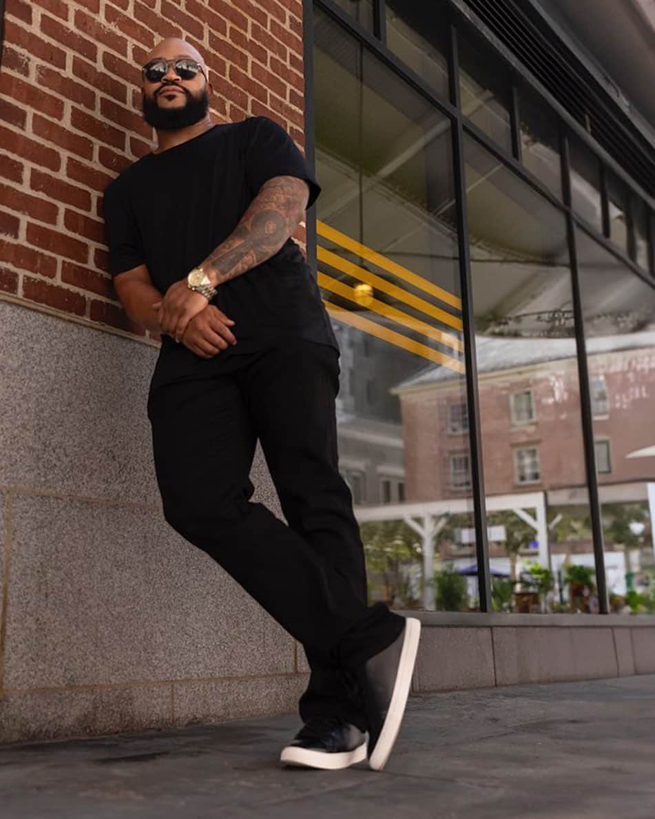 Macy'sのインスタグラム：「Leave it to @b.moore007 to bring the #fall vibes with a monochromatic look. #MacysStyleCrew #FallStyle」