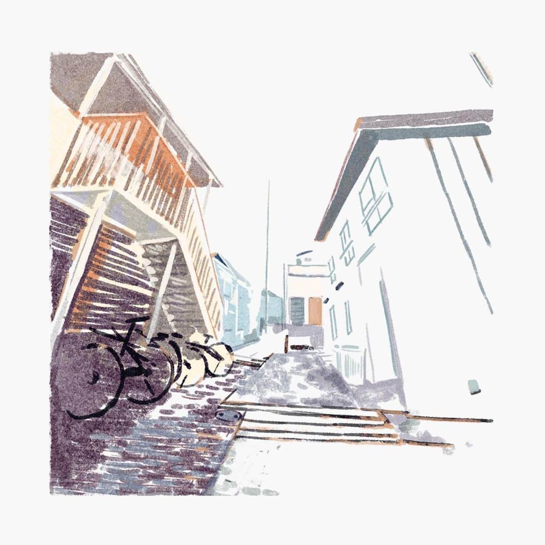 トイ ヒロユキ / Hiroyuki Toiのインスタグラム：「< artwork >散歩道 ・ 1歳半の娘がアシスト自転車に乗ることをはげしく嫌がるのでここひと月の保育園の送り迎えは徒歩になった。 ただその分、今まで何気なく通り過ぎていた風景なんかをじっくり見るようになるので、あそこの家が解体されてるとか、道路脇にねこじゃらしが群生してるな秋だなとか。 せっかく歩くなら観察しておきたい欲が湧く。このあたりは猫も多い。 ・ ・ ・ ・ illustration : Hiroyuki toi @toimogera ・  #近所 #散歩  #絵 #美術 #画家 #写実  #ペンタブでお絵描き  #イラスト #イラストレーション #イラストレーター #ファッション #ファッションイラスト #インテリアデザイン #イラストグラム#グラフィックデザイン #グラフィックアート #トイヒロユキ #realart #japanart #drawing #illust #illustration #fashion #interiordesign #fashionillustration #graphicdesign #graphicart  #hiroyukitoi」