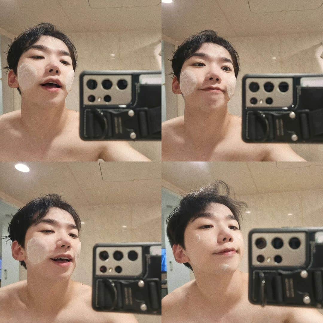 ロクヒョンのインスタグラム：「잘자 🖤 おやすみ 😴🌙🌛🌝」