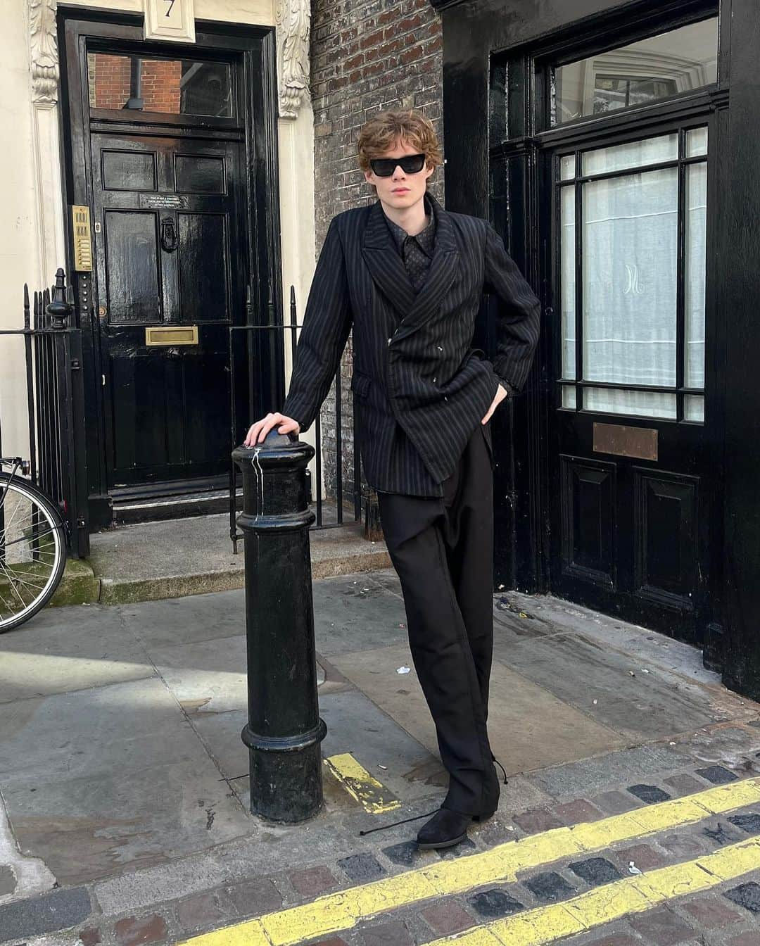 YOOX.COMのインスタグラム：「LONDON IN STYLE  Here's @youngmanpowell ready to take over the streets of London during #LFW wearing a total #YOOX look.  Check out our IG stories for the latest trends 😉」