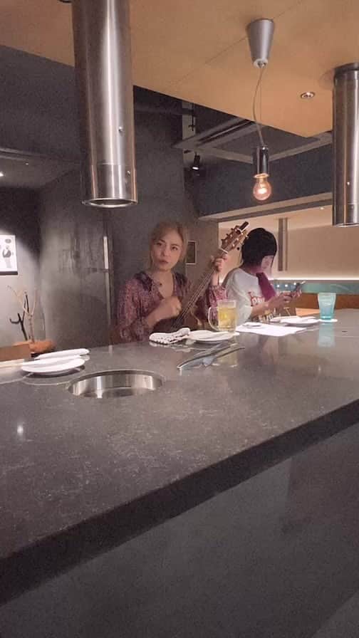 CHARAのインスタグラム：「☆新月インスタライブ  秋めいてきましたね 楽しいお喋りでした〜  今日遊びに来てくれたのは @takemotokenichi  @keiko1973   お邪魔したのは @chez_sim さん 季節のキムチ美味しいよ 秋には、柿のキムチが登場するのが楽しみよ」