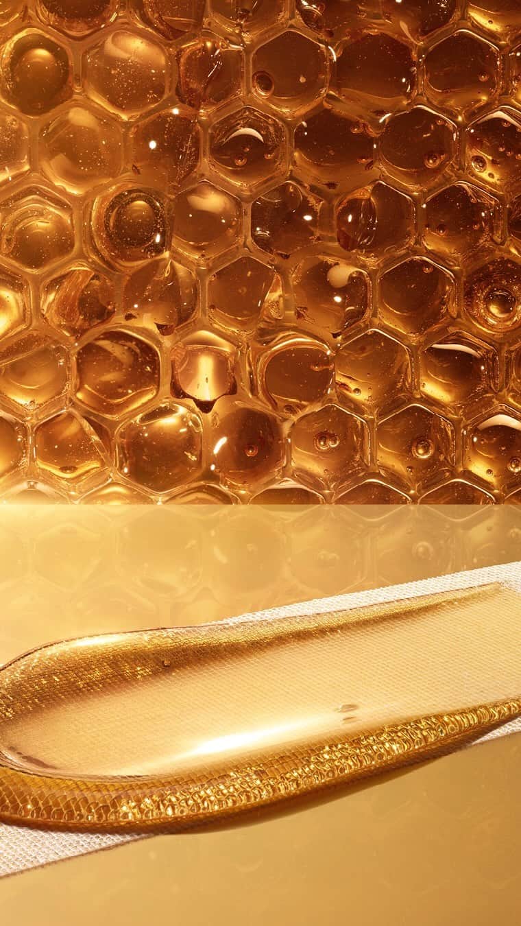 のインスタグラム：「An expertly calibrated art of formulation inspired by clinical honey bandages, for a second-skin texture.​ Guerlain’s peerless skincare expertise, captured in the latest innovation from the Abeille Royale Collection: The Honey Treatment Day Cream.​  #GuerlainSkincare #AbeilleRoyale #Skincare」