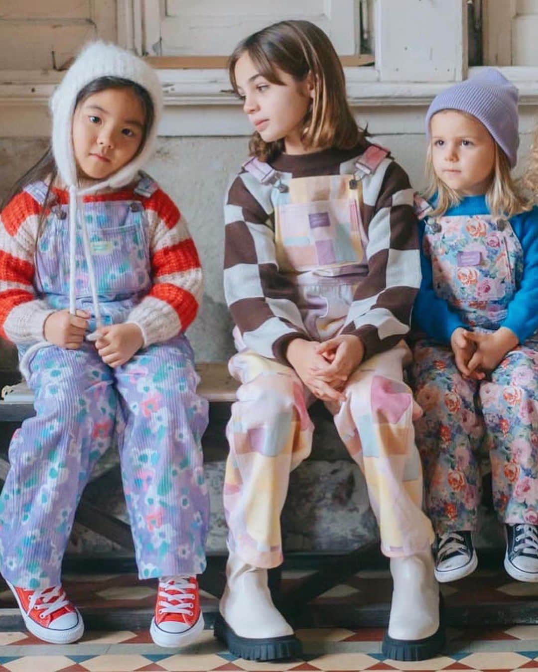山城葉子さんのインスタグラム写真 - (山城葉子Instagram)「. 私がディレクターを務めてるKids ブランドcatchup " ケチャップ" の秋冬ものが発売スタートしました🍅🍅🤍  今週末はカジュアルラインからロンTを2種類。 そして、ウィークエンドラインからは🇵🇹ブランドの "Favorite people "から可愛いオーバーオールの新作が発売スタートしました！  今後、秋本番に向けて新作を出していくので是非チェックしてください🫶  10月にはいよいよPop up storeを開催予定なんです。 10月13日から3日間、代官山界隈で。 全てのお客様にお越し頂けます。もちろんお子様も！ 皆様に直接お披露目出来る初めての機会です。 今から楽しみです🍅🥫🍕🍟🌭」9月16日 10時21分 - yokoyamashiro