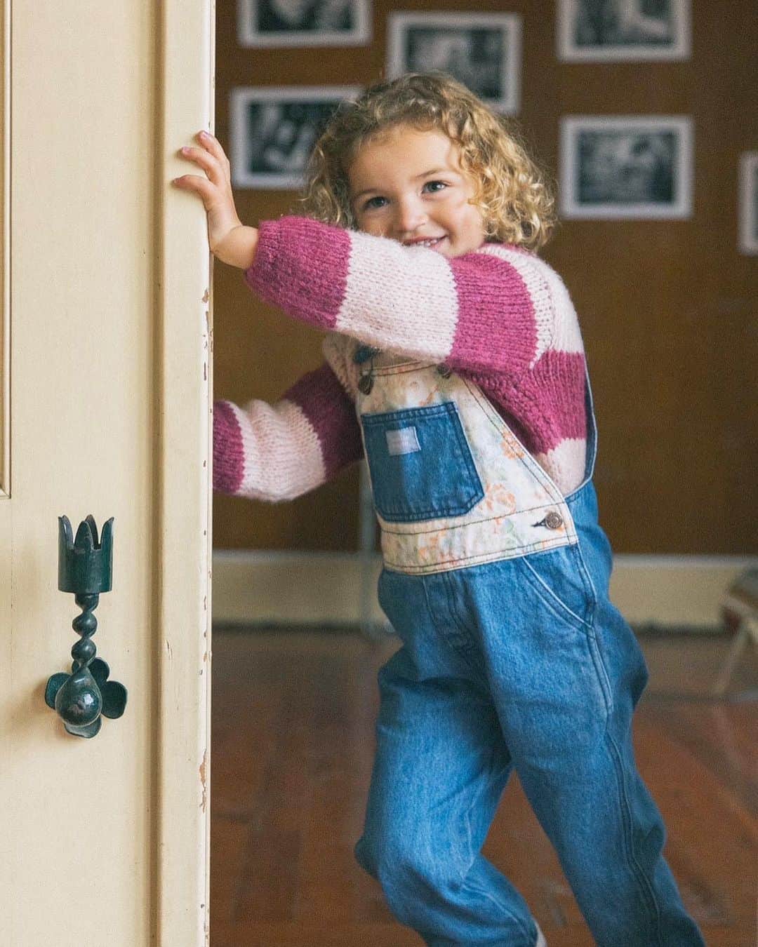 山城葉子さんのインスタグラム写真 - (山城葉子Instagram)「. 私がディレクターを務めてるKids ブランドcatchup " ケチャップ" の秋冬ものが発売スタートしました🍅🍅🤍  今週末はカジュアルラインからロンTを2種類。 そして、ウィークエンドラインからは🇵🇹ブランドの "Favorite people "から可愛いオーバーオールの新作が発売スタートしました！  今後、秋本番に向けて新作を出していくので是非チェックしてください🫶  10月にはいよいよPop up storeを開催予定なんです。 10月13日から3日間、代官山界隈で。 全てのお客様にお越し頂けます。もちろんお子様も！ 皆様に直接お披露目出来る初めての機会です。 今から楽しみです🍅🥫🍕🍟🌭」9月16日 10時21分 - yokoyamashiro