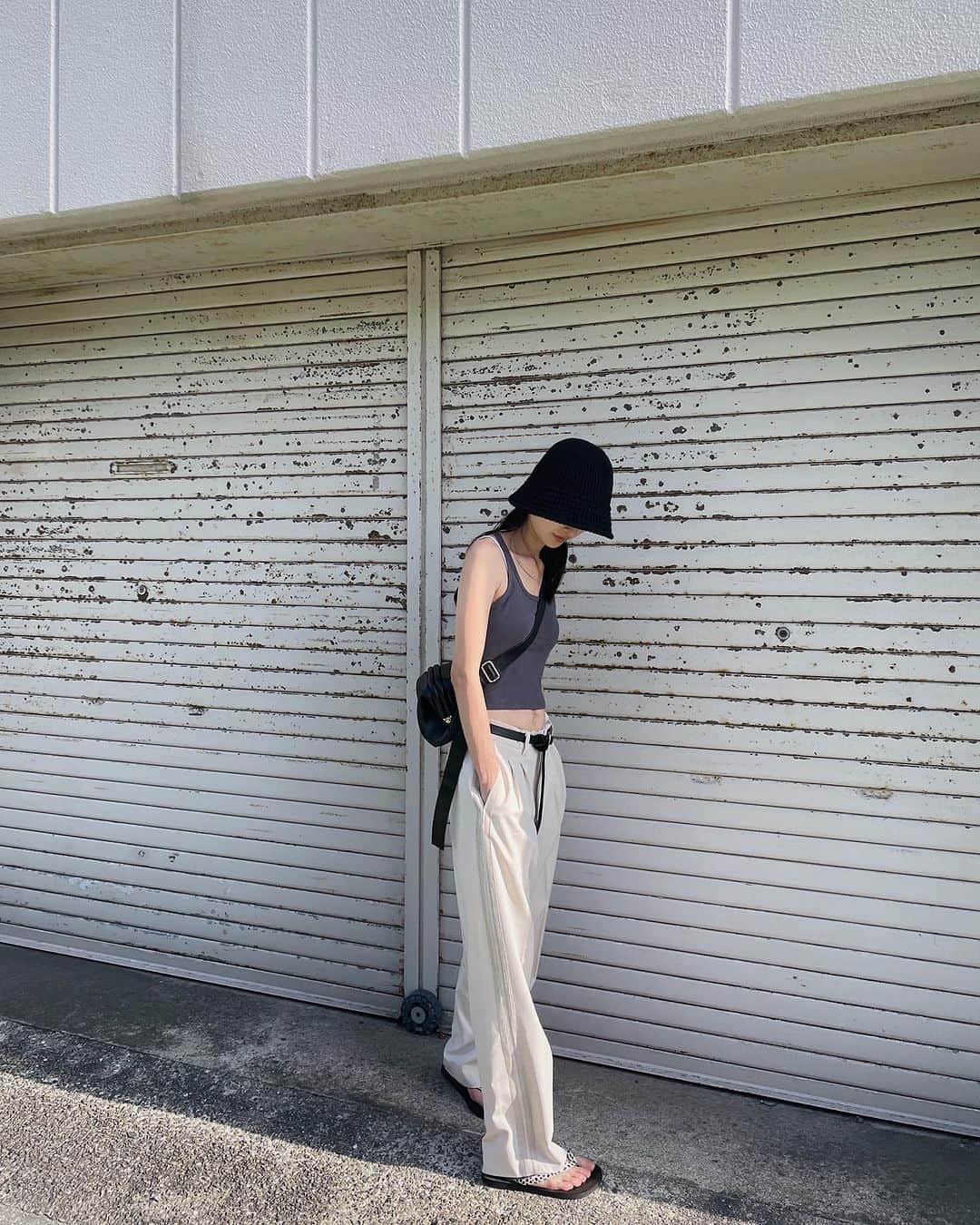櫻井千尋さんのインスタグラム写真 - (櫻井千尋Instagram)「. 半分夏☀️半分秋🍂  久しぶりの ローライズパンツ。 高校生くらいの時はローライズパンツが主流だったな。 履く位置で雰囲気が変わるのってすごいよね〜  #enapartment #ちぃふく」9月16日 9時04分 - chihirosakurai
