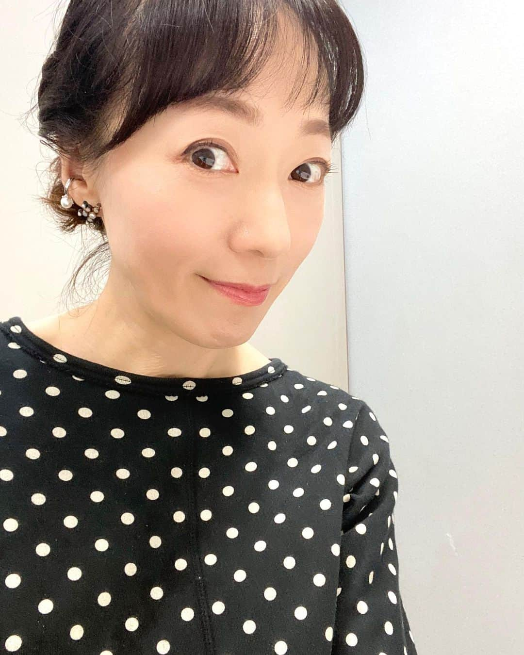 湯浅美和子さんのインスタグラム写真 - (湯浅美和子Instagram)「おはようございます☀ 9月半ばだというのにまだ暑いですね💦  今日も一日、ほどよくがんばりまーす💕  皆さんも素敵な土曜日を🤍　  #おはようございます #土曜日 #朝生後にボイトレ #アナウンサー #アナウンサーの土曜日」9月16日 8時59分 - miwako_yuasa