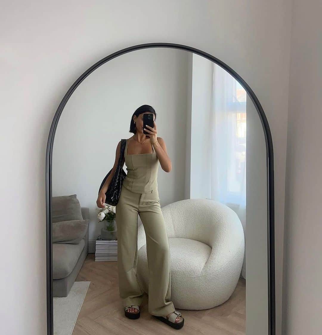 KOOKAI のインスタグラム：「We love @meg.helm in the Ariel Curved Corset & Low Rise Pants •• Available in boutiques and online #kookai」