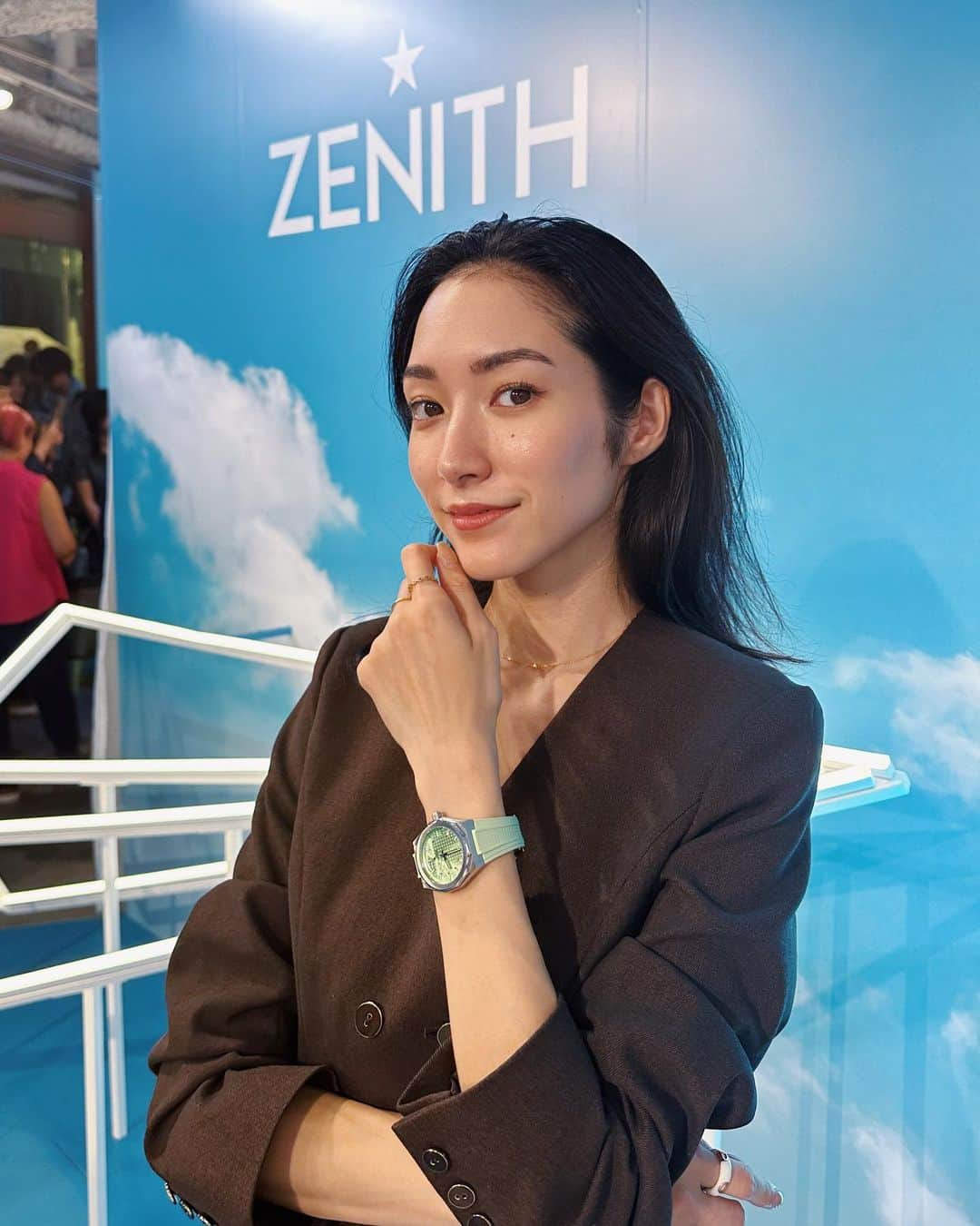 吉田沙世のインスタグラム：「ZENITH PHOTO EXHIBITION BY LESLIE KEE 🩵 @zenithwatches   スイス高級時計ブランド『ゼニス』が新しく パイロットウォッチを発売。  発売を記念した、写真家レスリー・キーさんの コラボレーション写真展も📷✨  9月16日(土)〜10月1日(日)まで X8ギャラリーにて開催中です  #Zenith #ゼニス #ゼニスパイロット #ZenithXLeslieKee」