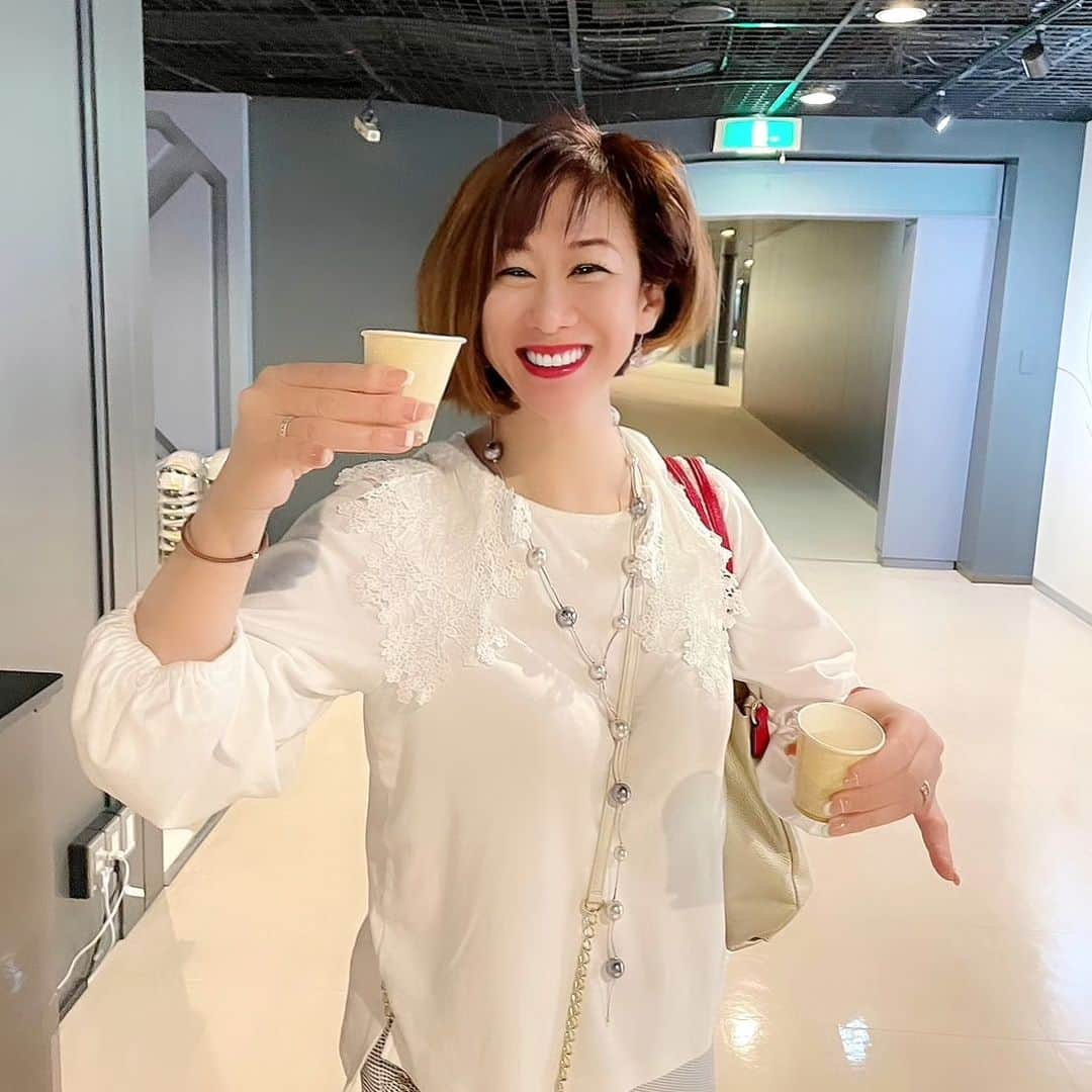 清水まり子さんのインスタグラム写真 - (清水まり子Instagram)「友人のおかげで大人気の工場見学へ。ビールの製造過程を体験出来て勉強になった。見学最後の仕上げは出来たてホヤホヤの一番搾りビールを皆で飲めて幸せ気分になりました🍺✨🍺ありがとうございました💗 #kirin  #kirin横浜工場  #一番搾り  #みんなと幸せ  #ありがとう  #感謝です」9月16日 9時49分 - mariko1205shimizu