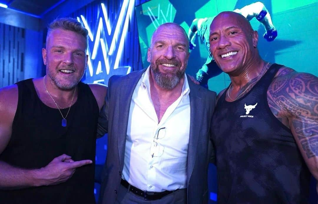 トリプルHのインスタグラム：「Electrifying. #SmackDown @therock @patmcafeeshow」