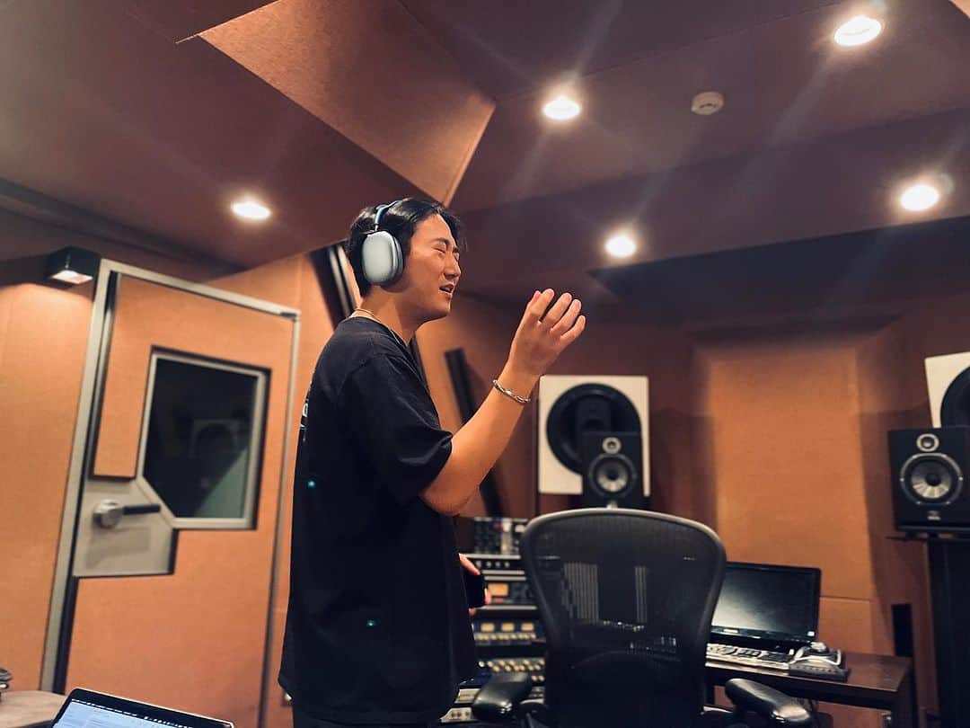 村上佳佑さんのインスタグラム写真 - (村上佳佑Instagram)「🎧🎧🎧  #songwriting  #space #browneyedsoul #murakamikeisuke」9月16日 10時07分 - keisukemurakami_official