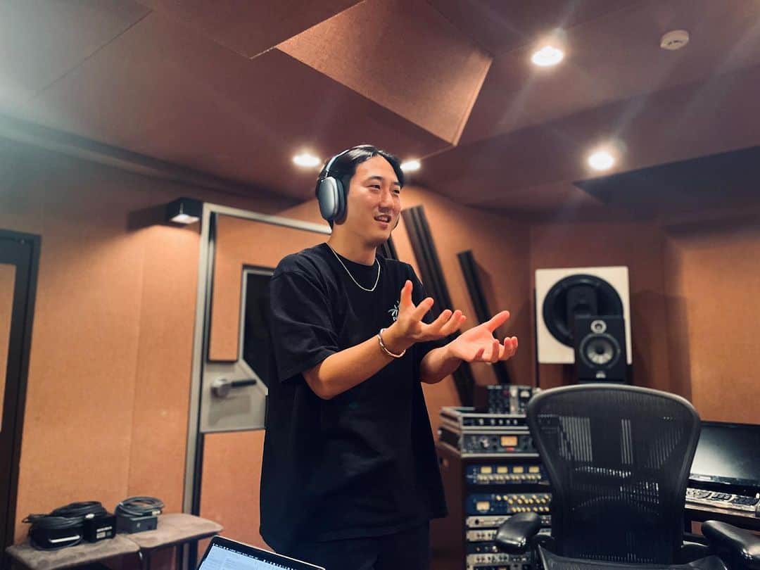 村上佳佑さんのインスタグラム写真 - (村上佳佑Instagram)「🎧🎧🎧  #songwriting  #space #browneyedsoul #murakamikeisuke」9月16日 10時07分 - keisukemurakami_official