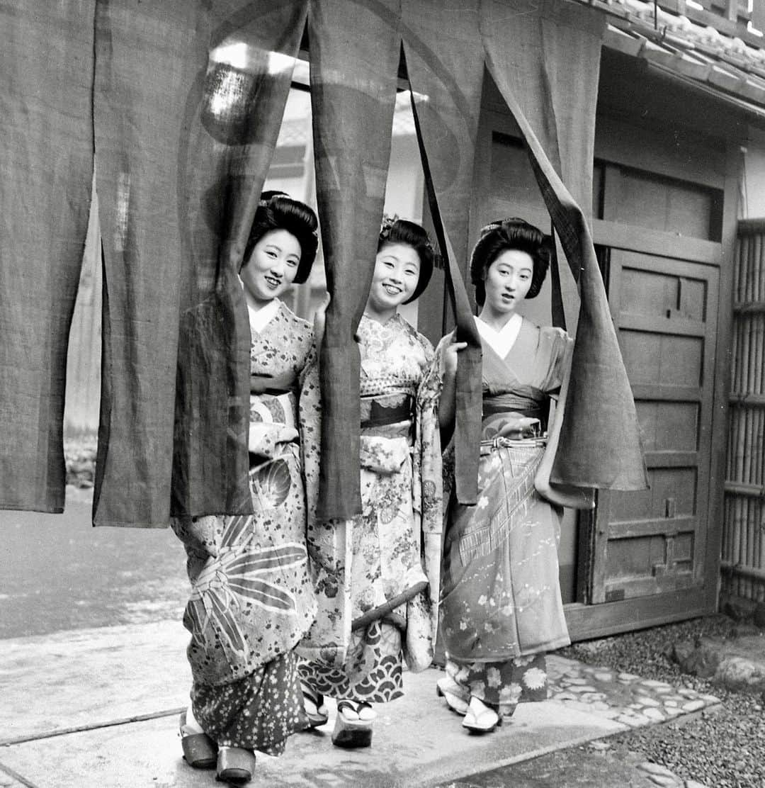 lifeのインスタグラム：「Geishas entertaining guests during a party in Japan, 1946.   (📷 Alfred Eisenstaedt/LIFE Picture Collection)   #LIFEMagazine #LIFEArchive #Geisha #Tradition #Japan #Party #1940s #AlfredEisenstaedt」
