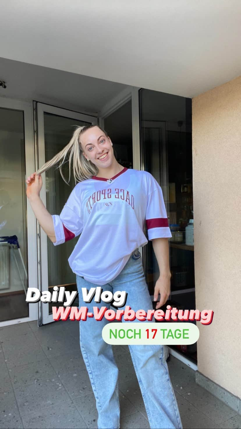 Carina Kröllのインスタグラム：「T-17 days until world championships 🤸🏼‍♀️ . Mit Code „Carina“ spart ihr immer maximal bei More, Oace & Fit Jeans und könnt mich dadurch unterstützen 🤓danke! 🫶🏻 lanzeige* . Meine Supplements: Essentials, Mineral Complete, Curcu more, Creatin + Carnitin lanzeige . Meine Produkte, die ich täglich verwende: Total Protein (🥇 Cherry Yughurt), Light Gourmet Saucen (🥇 BBQ), Chunky Flavour (🥇 Salted Caramel), Zerup (🥇 Johannisbeere), More Clear (🥇 Mango) . . . #fulldayofeating#fdoe#morenutrition#morenutritionrezepte#morenutritionchunkyflavour#gymnasticsvlog#gymnasticsfood#fooddiary#wasichaneinemtages#athletenutrition#gymnasticsnutrition#wettkampfvorbereitung#competitionprep#gymnast#gymnastics#gymnasticslife#gymnasticsnutrition#healthynutrition#roadtoparis2024#nationalteamaustria#teamaut#carinakroell」