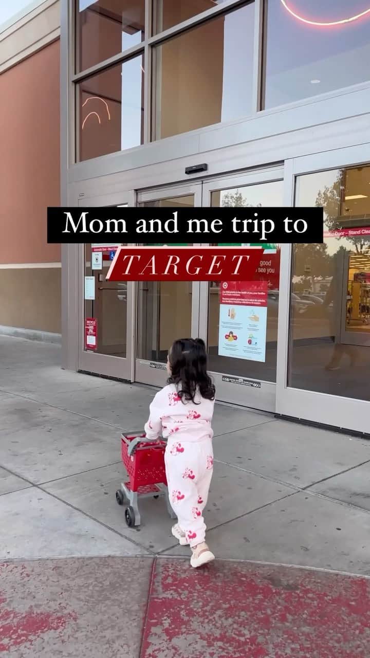 Target Styleのインスタグラム：「One for you, one for me. 💖 Shop the new Latino Heritage Month collection for the whole fam online and in-store, link in bio.   @xovals__」