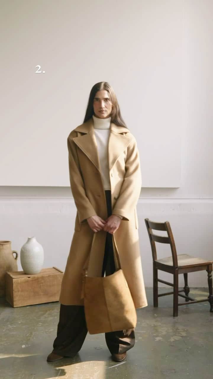 Banana Republic のインスタグラム：「This season, build your capsule wardrobe with elevated, rich styles that stand the test of time. Link in bio to shop #BRClassics.」