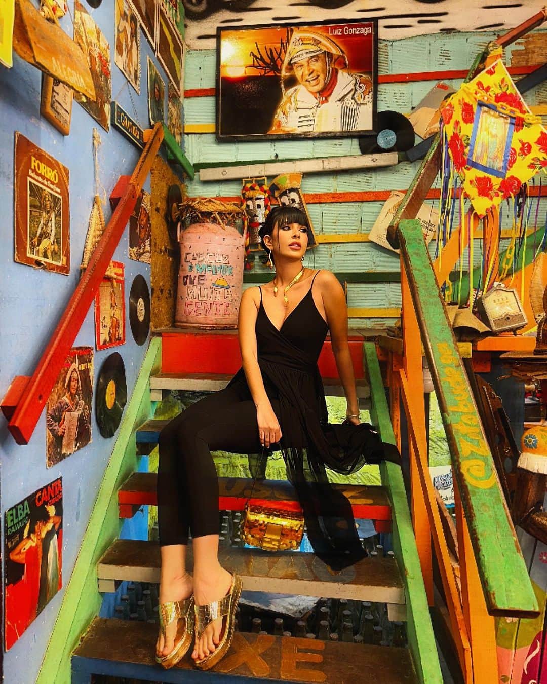 Gabriela Salesのインスタグラム：「Albinho aleatório com Photodump de ontem + família + bônus Shakinha panfanta pq eu amei essas fotos e momentos ❤️❤️❤️」