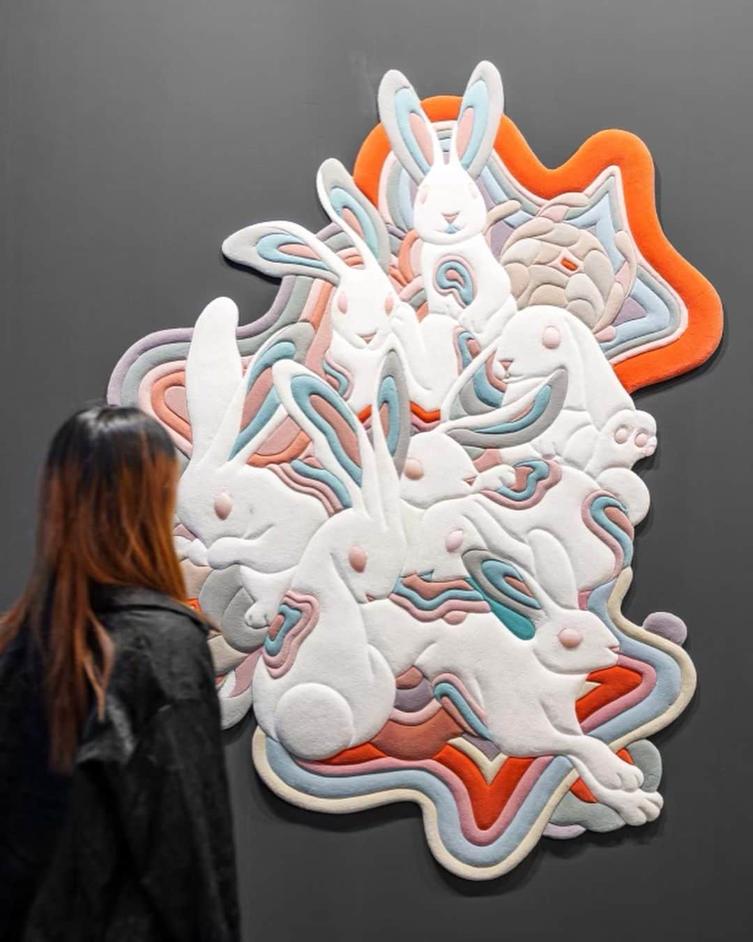 ジェームス・ジーンのインスタグラム：「Prosperity, my new tufted wall hanging, is on view now at @art021_official with @galleryallart Made from hand sculpted New Zealand wool and Chinese silk, with eyes of polished pink jade. A unique combination of materials that continues the evolution of my series of tufted wall hangings based on the Chinese zodiac. ✨🐰✨」