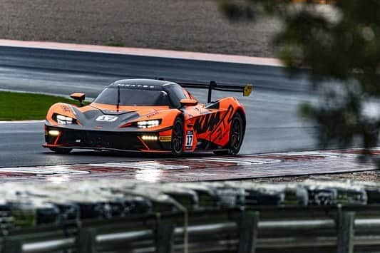 ダニ・ペドロサのインスタグラム：「Free Practice on the @gt2europeanseries on board the @ktm_xbow !!」