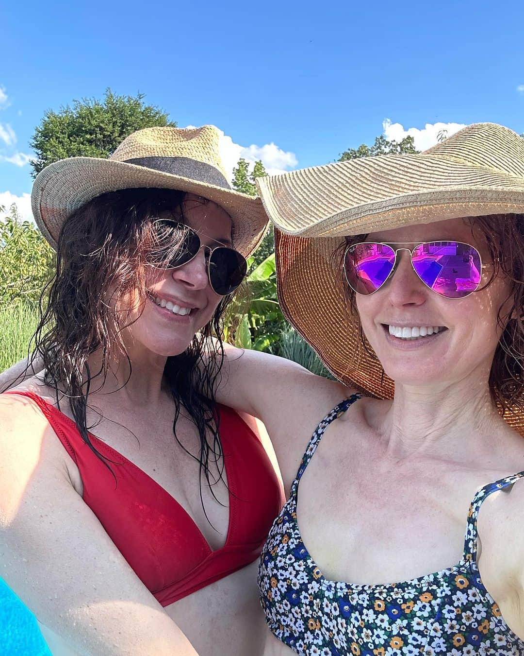 のインスタグラム：「a few-weeks-latergram … savoring the last few days of summer nonetheless 🩵 highly recommend paddleboarding with a beloved best friend to center, to recalibrate, to reconnect to your breath and your being ✨ @elizaann360 ❤️」