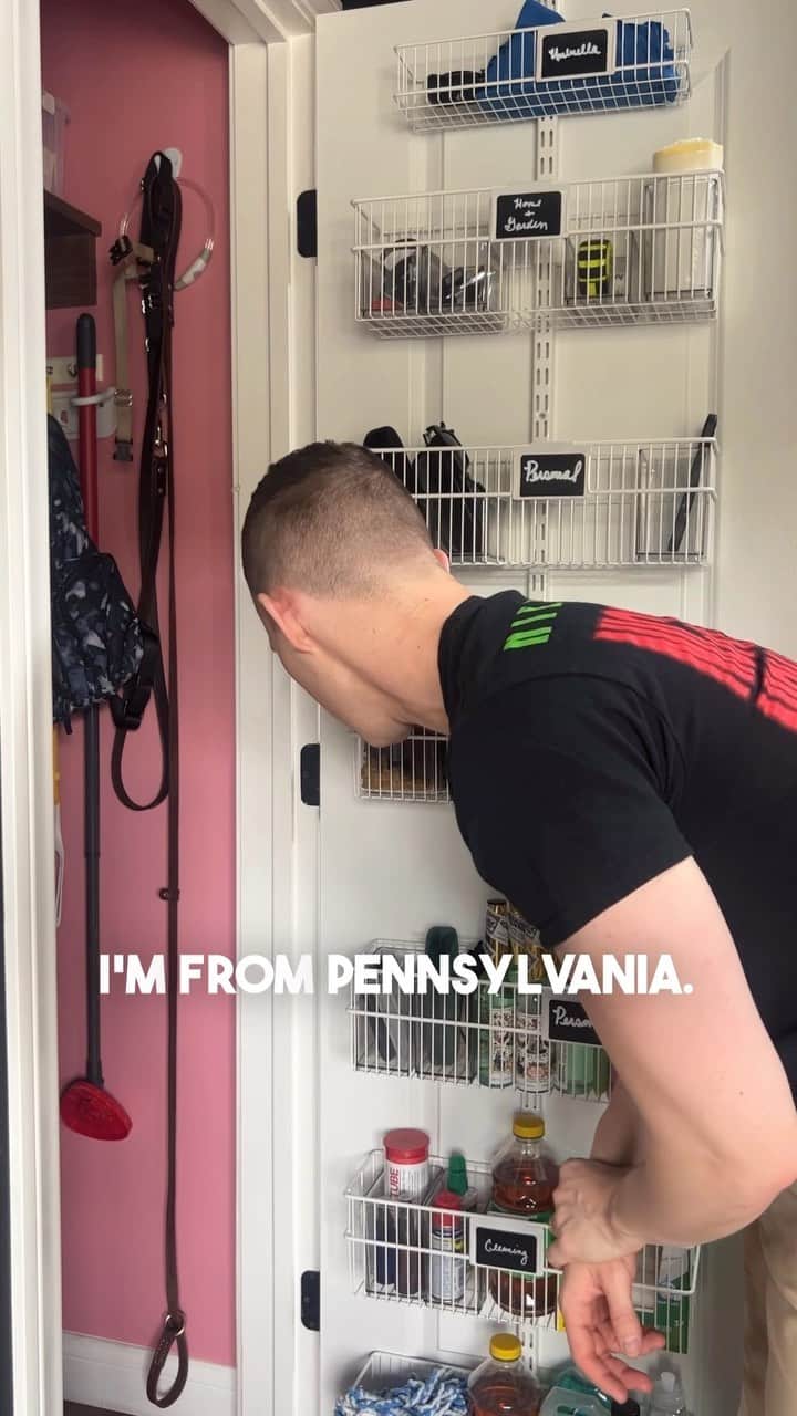 アダム・リッポンのインスタグラム：「It’s the PA in me 🧑🏻‍🌾」