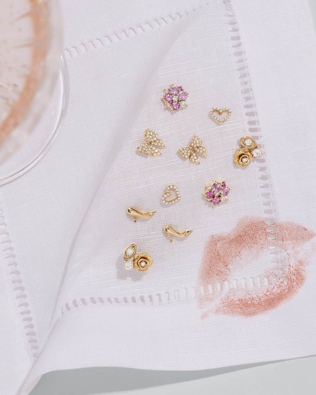 のインスタグラム：「Sparkling Studs ✨💋 Every #SydneyEvan stud tells a story. Which stud completes yours?」