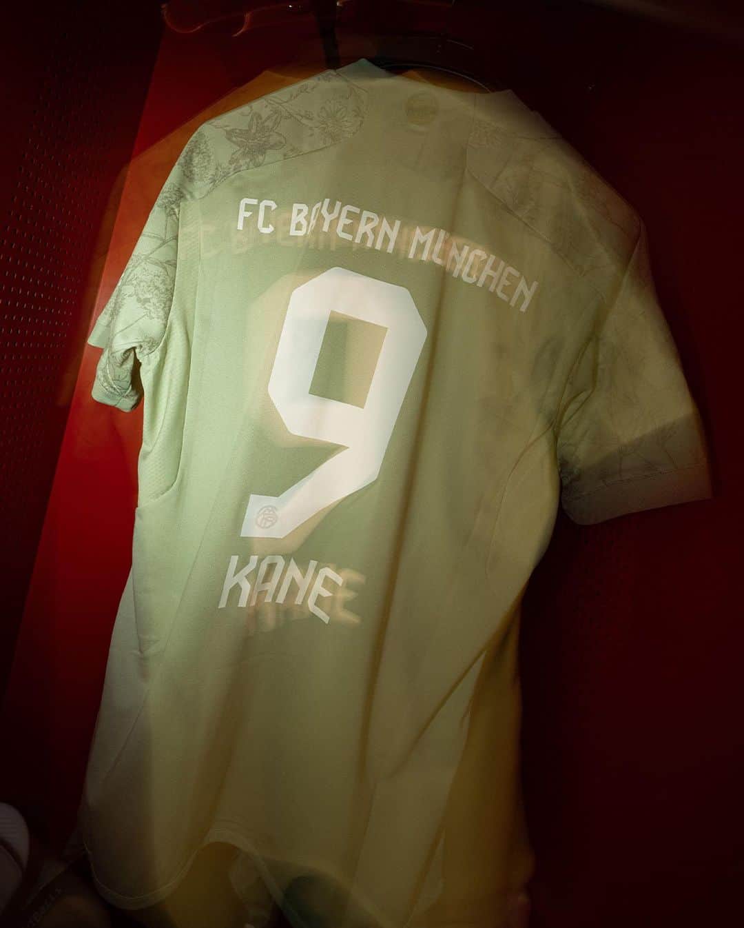 バイエルン・ミュンヘンさんのインスタグラム写真 - (バイエルン・ミュンヘンInstagram)「𝐋𝐎𝐎𝐊𝚰𝐍𝐆 𝐆𝐎𝐎𝐃! 😁🟢⚪  #MiaSanMia #FCBayern #FCBB04」9月16日 2時24分 - fcbayern