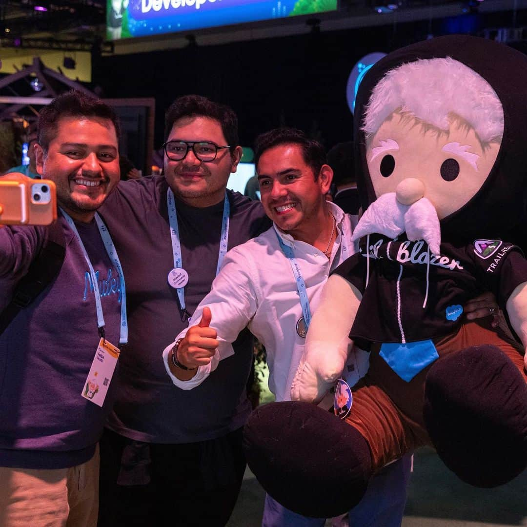 Salesforce さんのインスタグラム写真 - (Salesforce Instagram)「Thank you to the thousands of Trailblazers who joined us for 3 days of Data + AI + CRM + Trust at #DF23!  🤖 The #1 AI event 🤝 With the #1 AI CRM 🌉 In the #1 AI city in the world  ICYMI: Replay the magic on Salesforce+ at the link in bio.」9月16日 2時47分 - salesforce