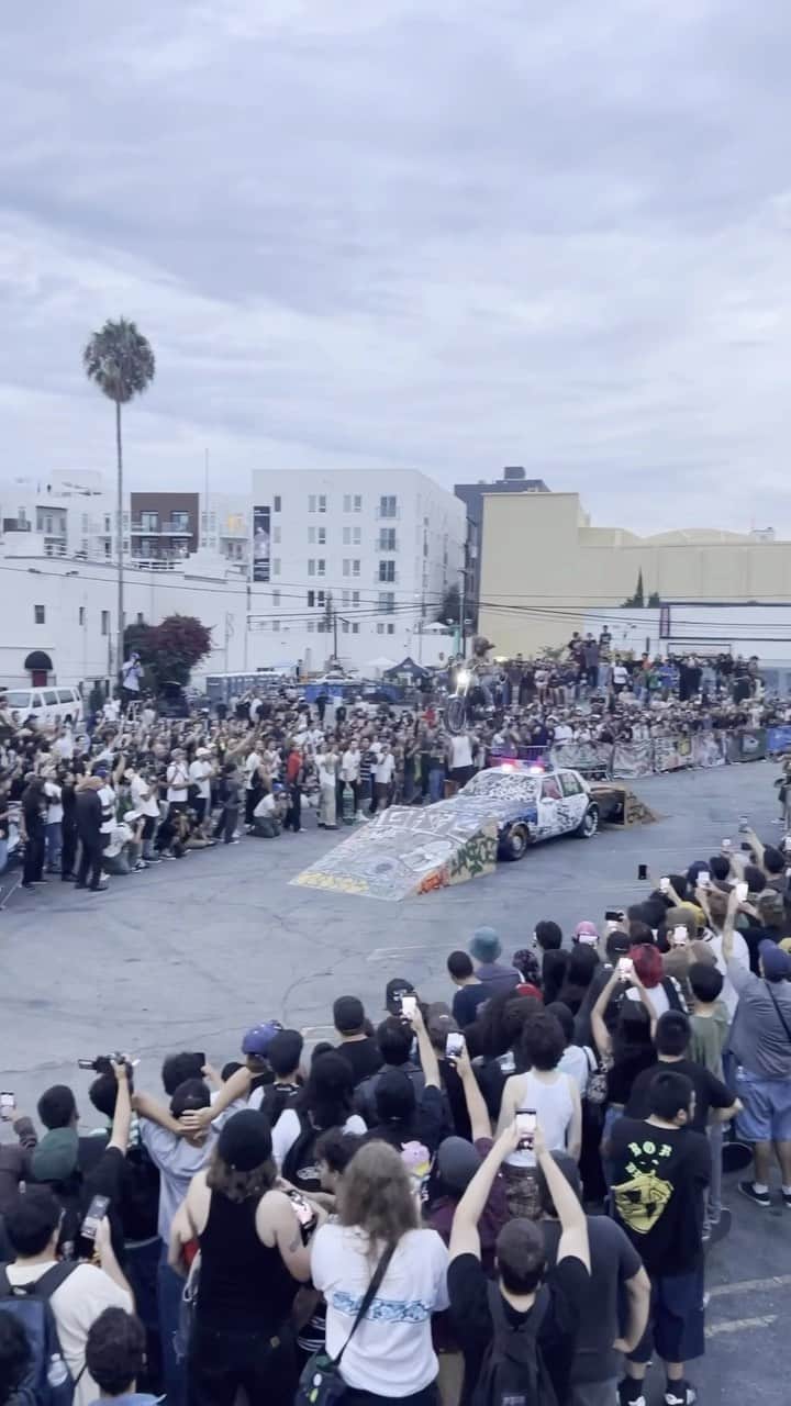のインスタグラム：「Little end of summer sampler from our guys at @FuckingAwesome’s Skate Jam✌️last weekend. NYC, cruise out to Tompkins for our @Hockey.EyesWithoutAFace Slam kicking off at 5pm. It’s gonna be a good one!」