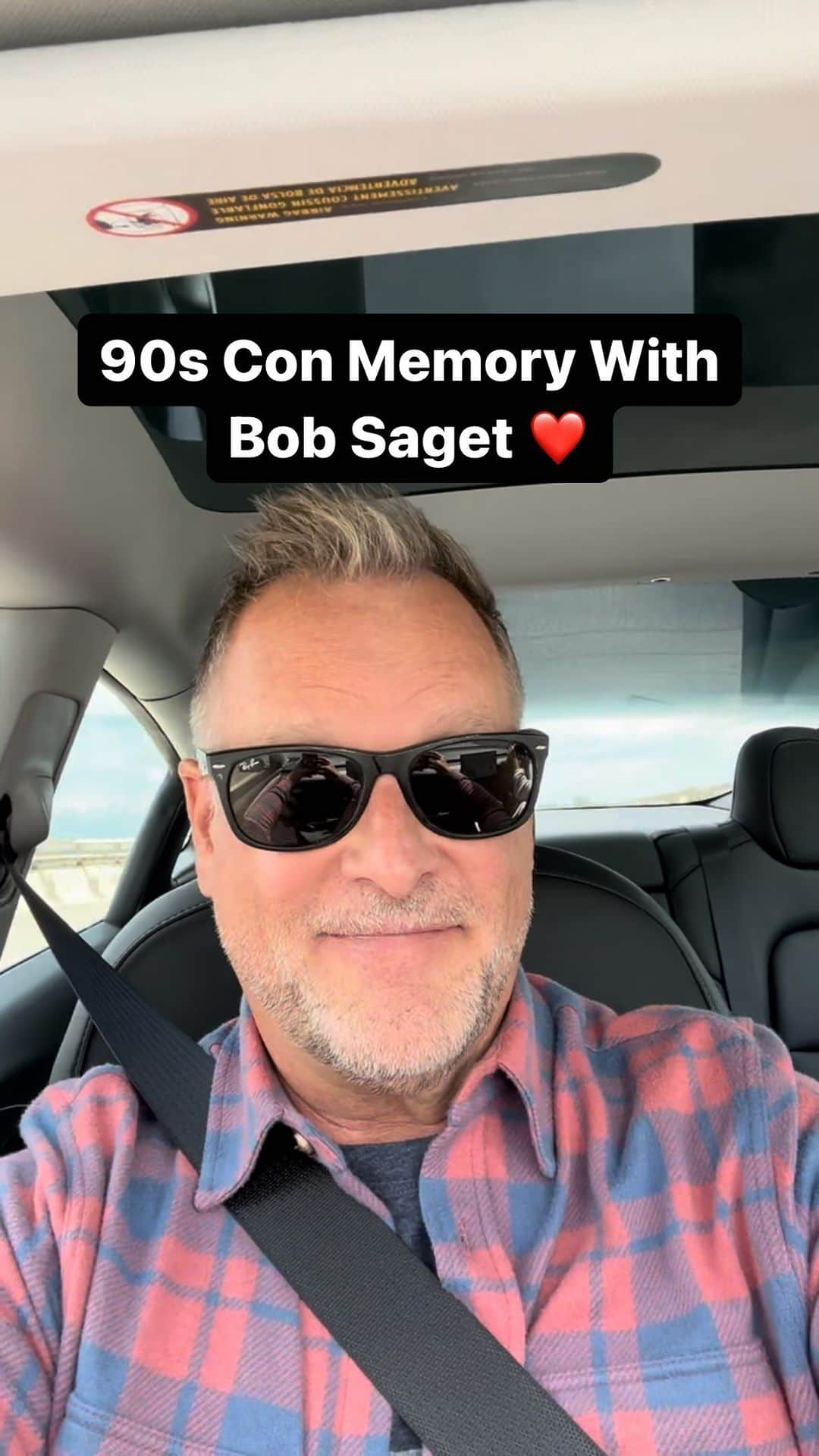 デイブ・クーリエのインスタグラム：「Carrying the spirit of my dear friend Bob Saget to 90s Con in Tampa this weekend ❤️ Let me know who’s coming in the comments!  #fullhousefunfact #bobsaget #90scon #fullhouse #tgif #davecoulier」