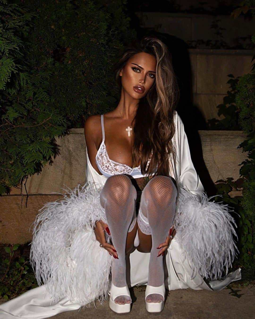 Nita Kuzminaのインスタグラム：「Женственность для Женщины — это ее важнейшая потребность, которая не зависит от обстановки вокруг нее. От реализации этой потребности зависит то, как она выглядит, как воспринимается мужчинами, какие ощущения испытывает во время секса, как она общается, в общем, от этого непосредственно зависит вся ее жизнь. От проявления своей Женственности она получает ни с чем не сравнимое наслаждение ♠️」