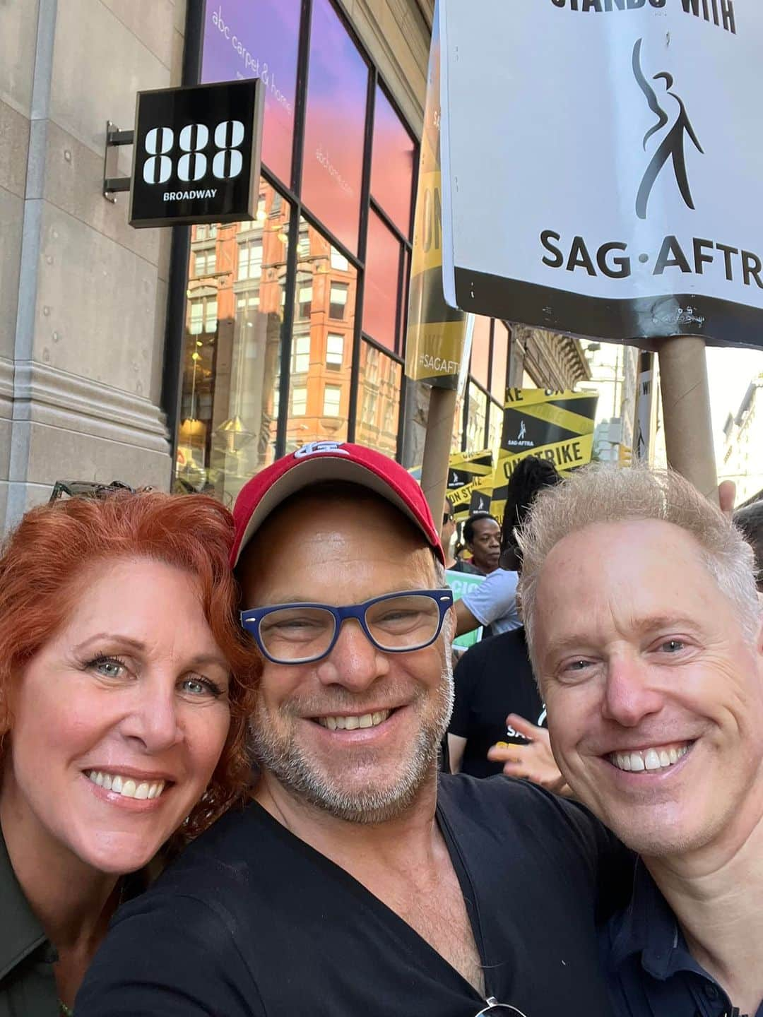 ラファエル・スバージのインスタグラム：「Great day on the picket lines. So many friends were there and a HUGE crowd at the foot of Netflix building. Had a great time with cast mate from (deleted) @norbert_leo_butz  and my sweetheart @jennadeangeles DeAngeles. Also 10 month old Ms. Ophelia was all dressed up and very excited to attend her first @sagaftra AFTRA @wgaeast MASS GATHERING.   #UnionStrong with @aflcio and @teamsters」