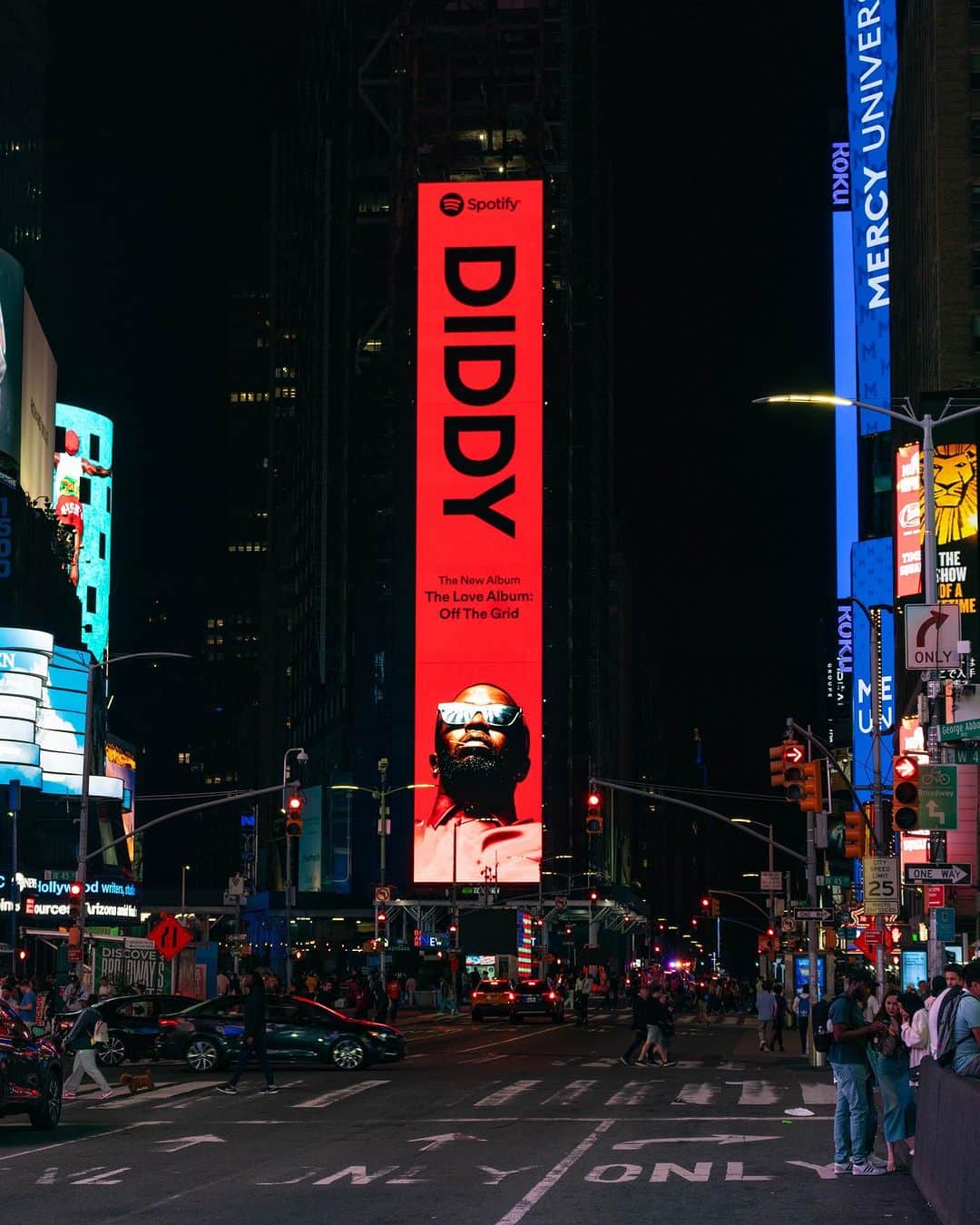 ディディのインスタグラム：「@Spotify Thank you for the LOVE 🖤🙏🏿💫⚡️✨  THE LOVE ALBUM : OFF THE GRID OUT NOW! PRESS PLAY ON THE SUPER BOWL OF R&B!!!」